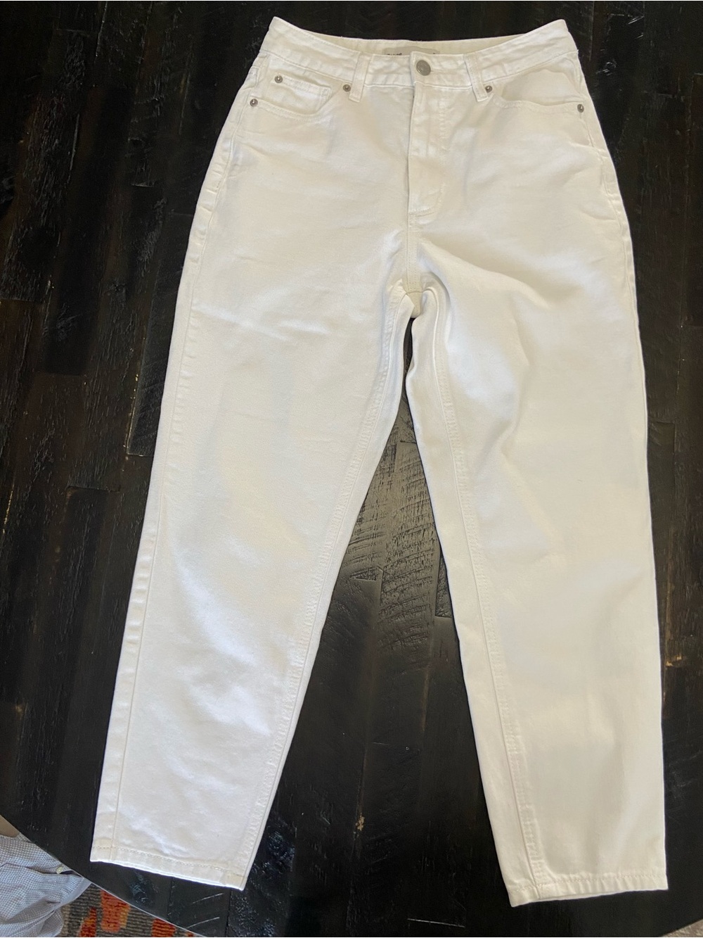 Straight-Leg White Women’s Jeans — Clean Mid-Rise Finish